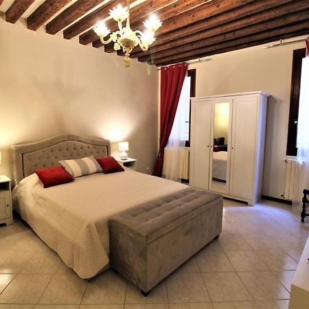 Central And Spacious Apartment Venezia Esterno foto
