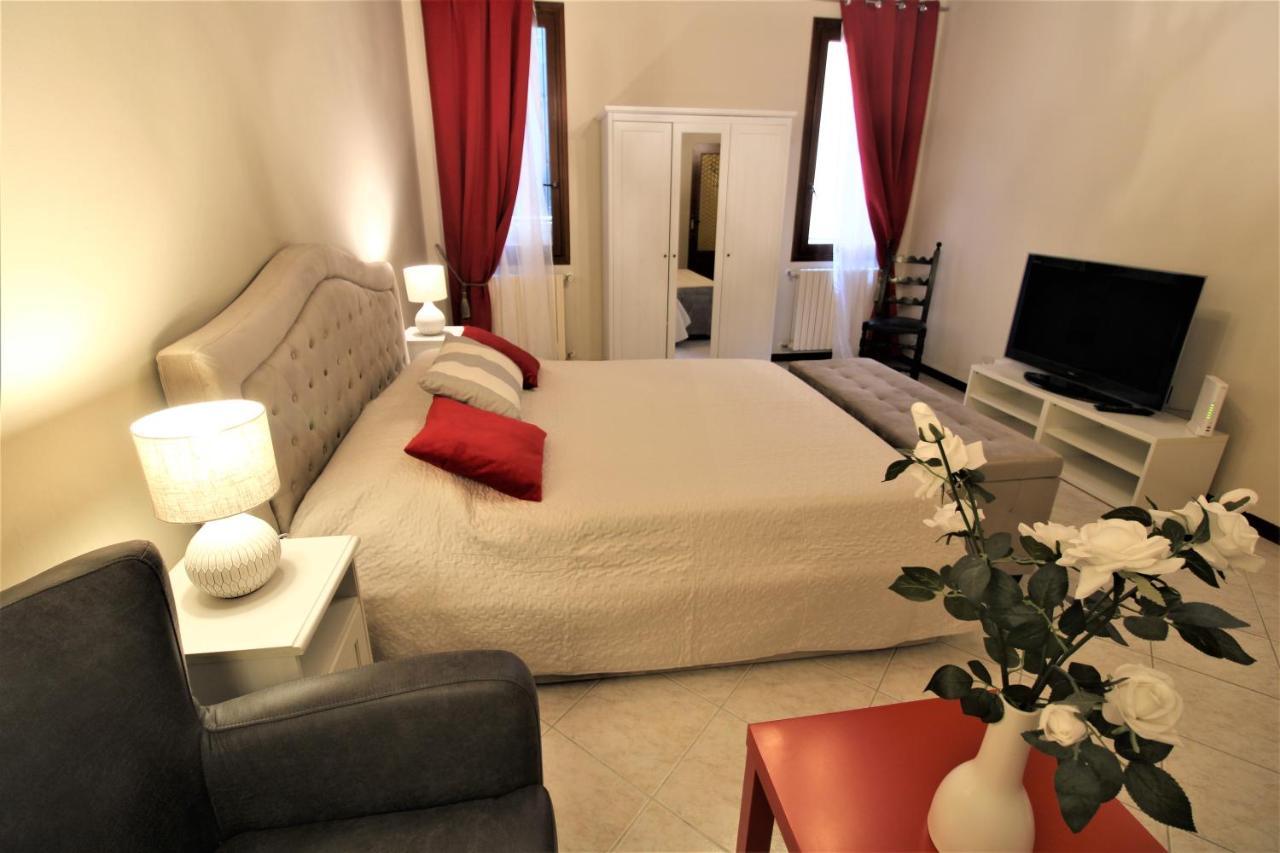 Central And Spacious Apartment Venezia Esterno foto